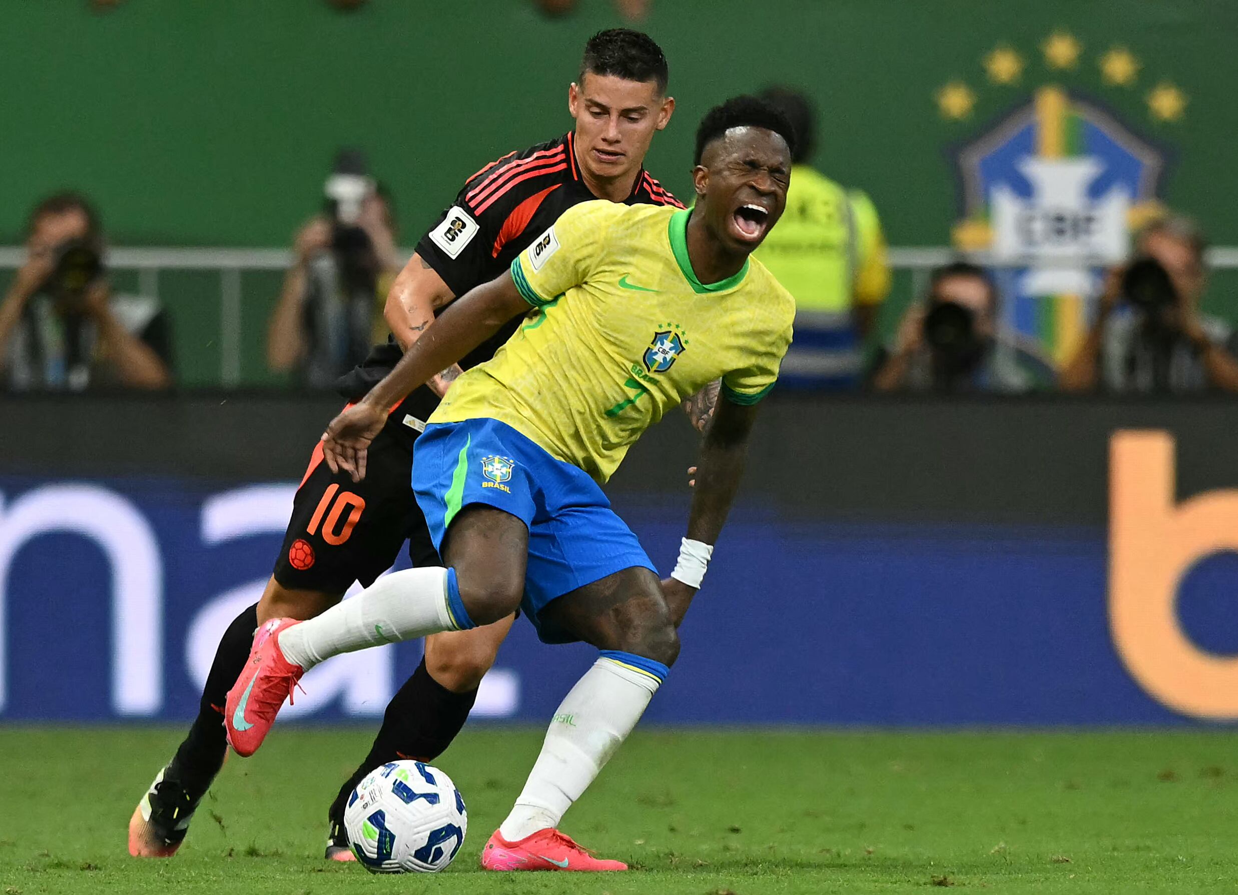 Vinicius Jr, tras una supuesta falta de James Rodríguez.