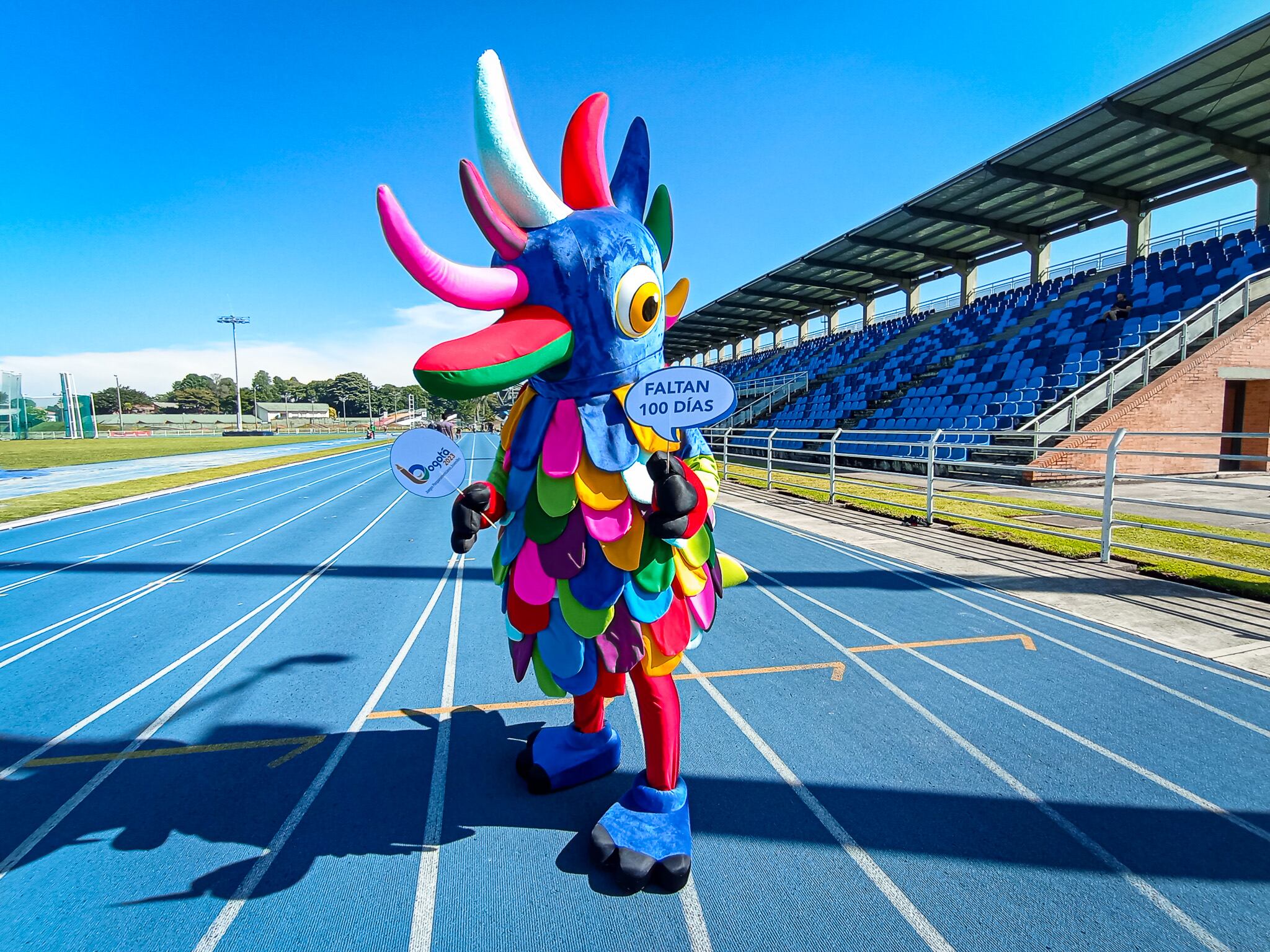 La Copetingua, personaje oficial del evento, aterrizó con toda su alegría para presentarse en sociedad y comenzar a llevar su mensaje a favor del medio ambiente.