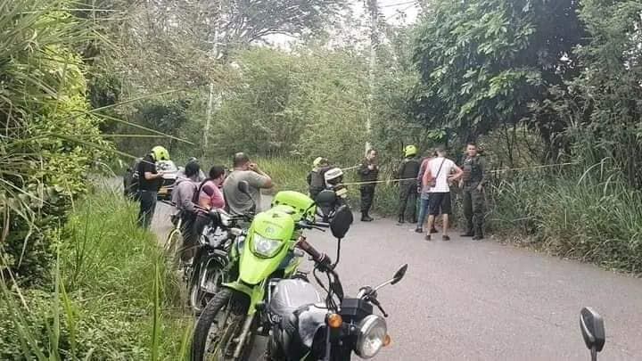 Las autoridades encontraron los cadáveres en la zona rural del municipio y están investigando los hechos. Se cree que la disidencia Jaime Martínez estaría detrás del  secuestro y homicidio de ambos.