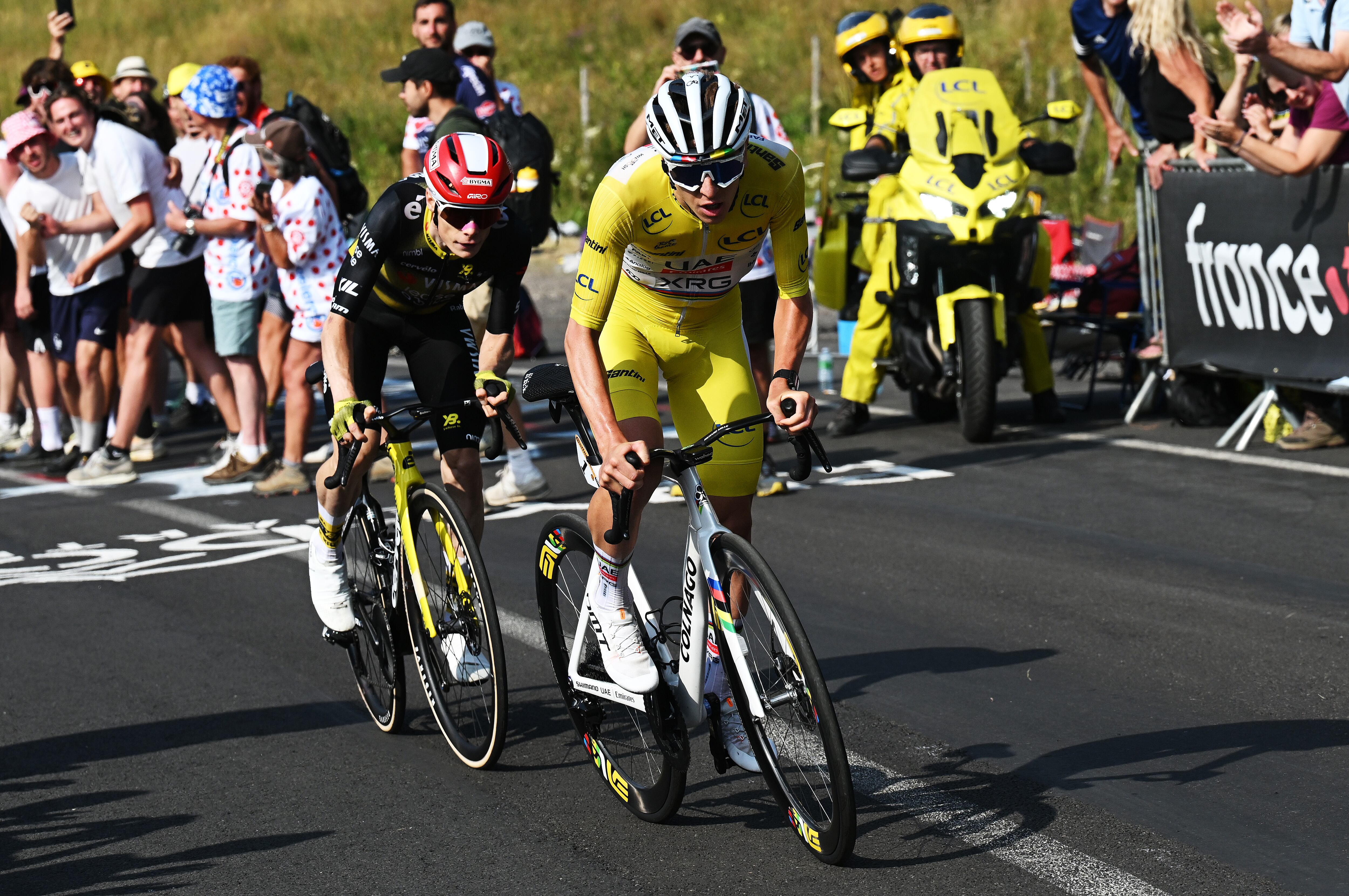 Tadej Pogačar y Jonas Vingegaard en el duelo del Tour de Francia 2025
