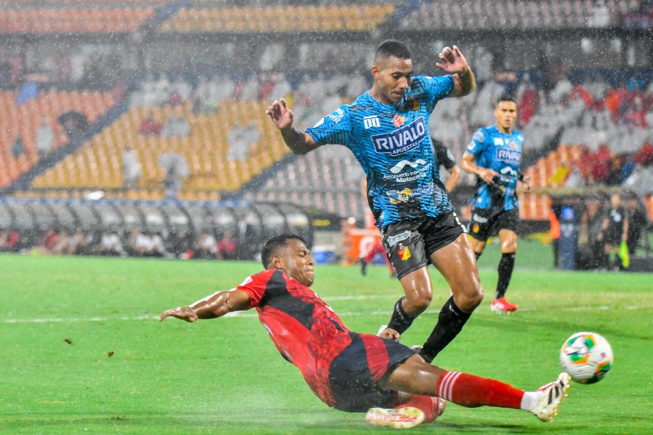 Medellín aprovechó el público a su favor y venció al Pereira.