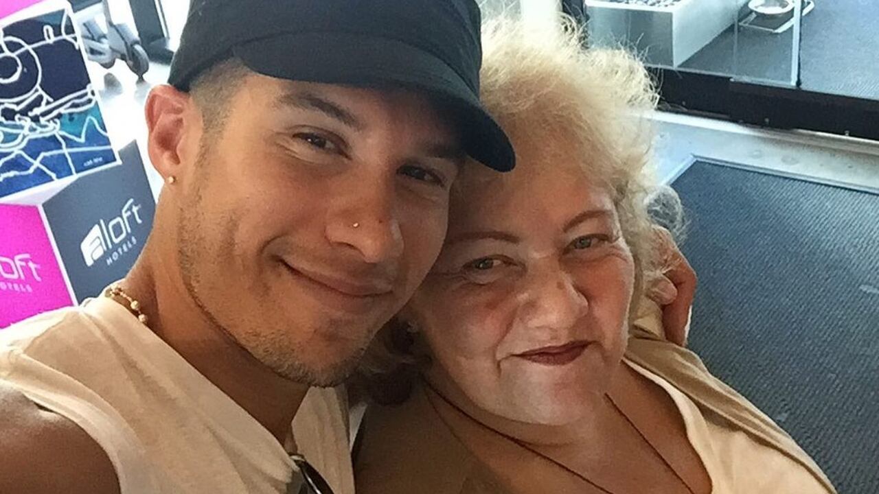 La madre del exintegrante del dúo Chino & Nacho manifestó que la novia de él no está en condiciones para hacerse cargo del cantante,