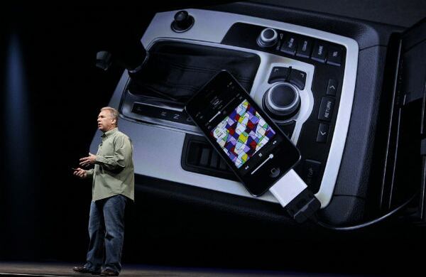 Phil Schiller, vicepresidente de Apple habla sobre el software para el iPhone 5 durante su lanzamiento.