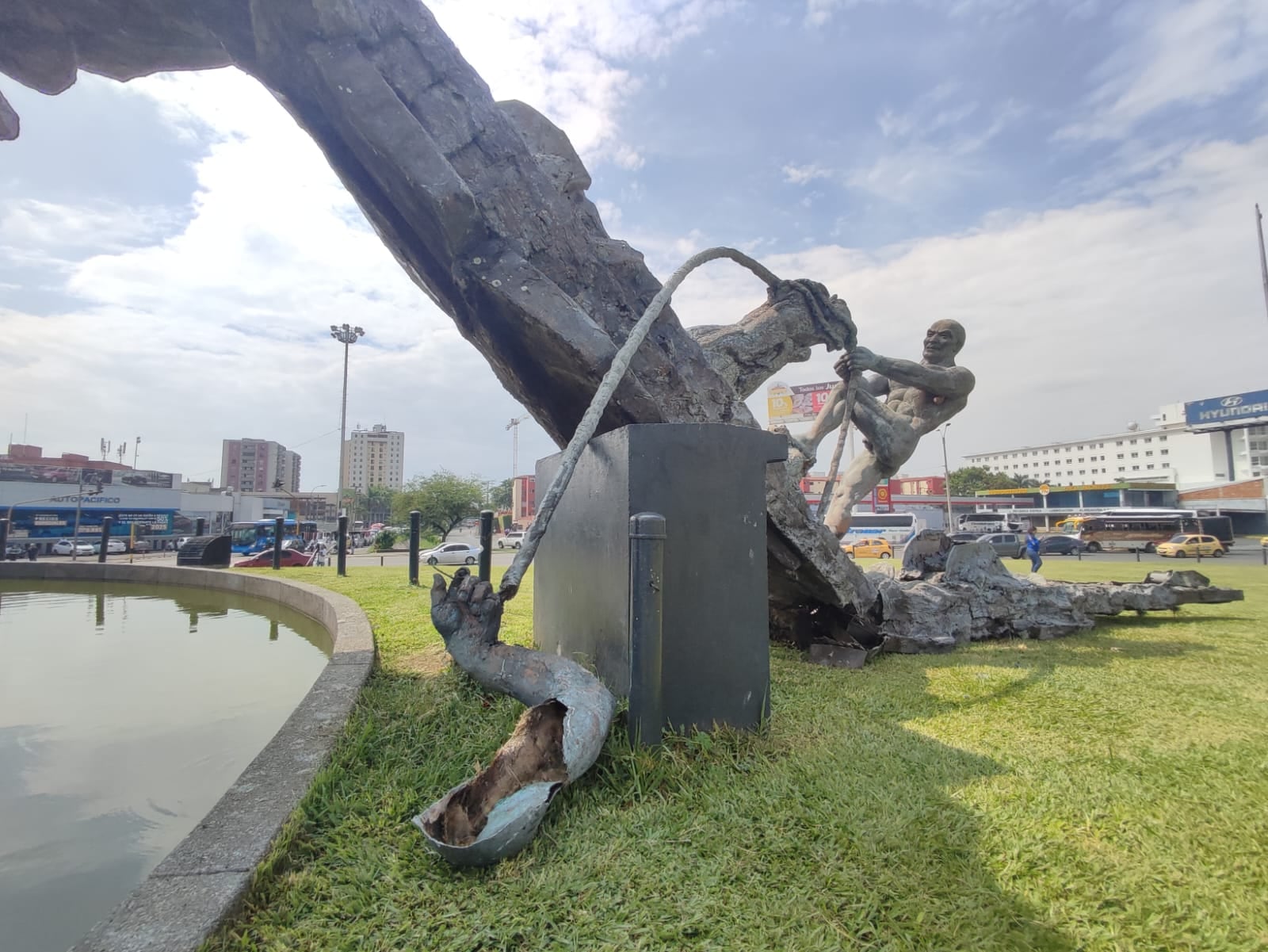 El monumento está ubicado en Avenida 3 Norte con 34.