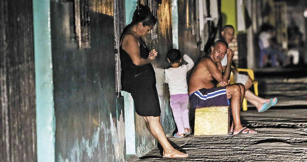 Como consecuencia de las sanciones, el gobierno venezolano no puede contratar el mantenimiento del sistema eléctrico para superar los apagones que sufre el país.