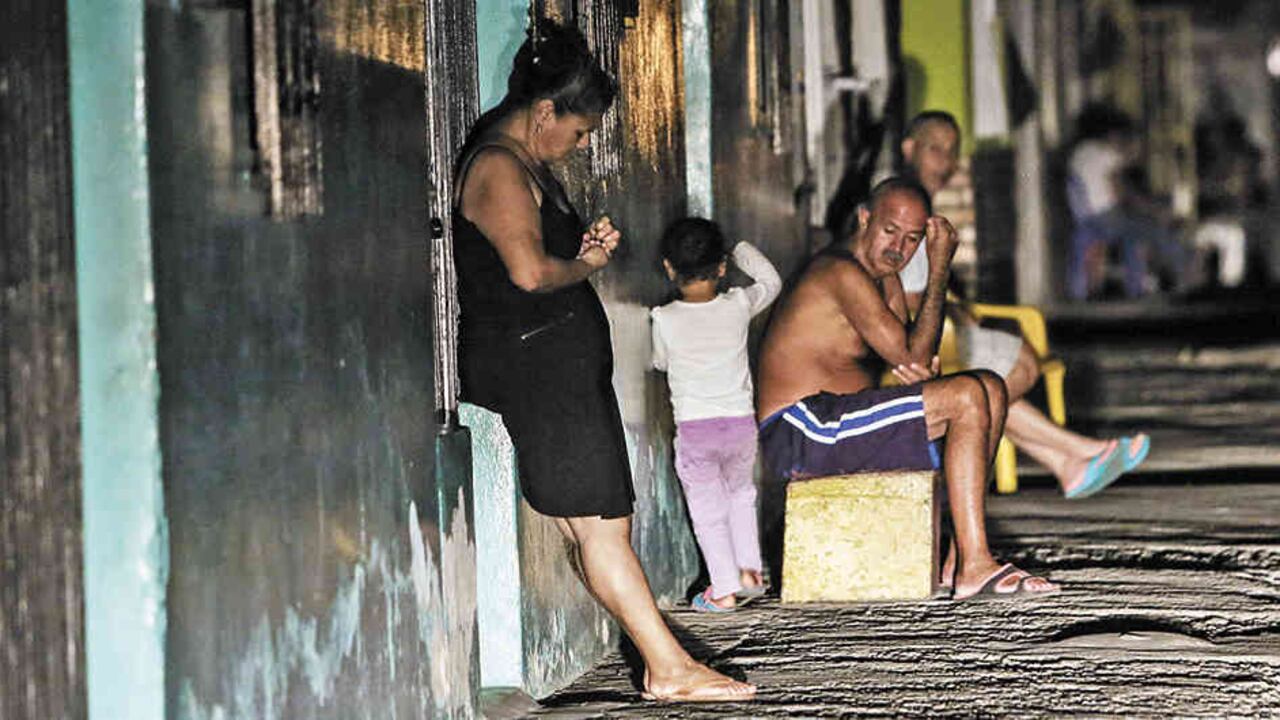 Como consecuencia de las sanciones, el gobierno venezolano no puede contratar el mantenimiento del sistema eléctrico para superar los apagones que sufre el país.