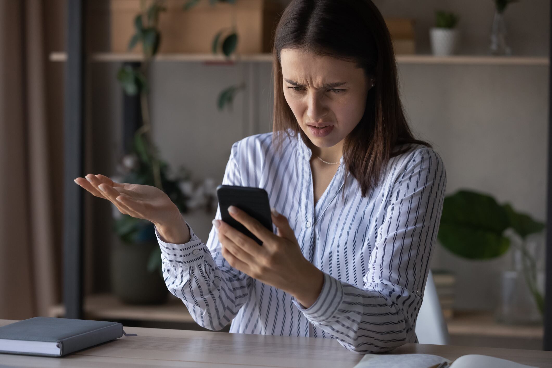 Mantenerse alerta y no devolver llamadas a números desconocidos con este tipo de códigos es la mejor forma de evitar pérdidas económicas.