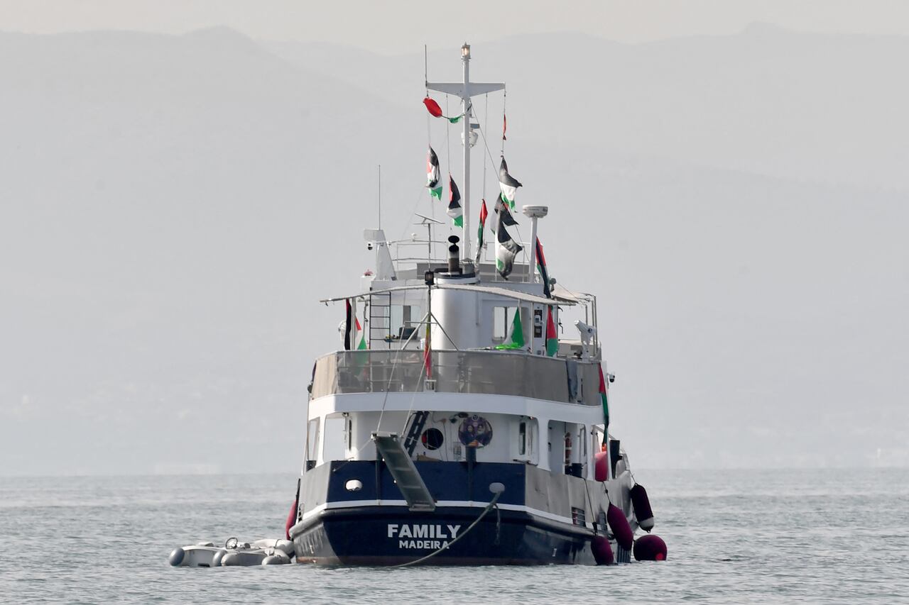 Los organizadores de una flotilla con destino a Gaza que transportaba ayuda humanitaria y activistas propalestinos informaron a última hora del 8 de septiembre que uno de sus barcos, conocido como "Family", fue alcanzado por un presunto UAV frente a la costa de Túnez.