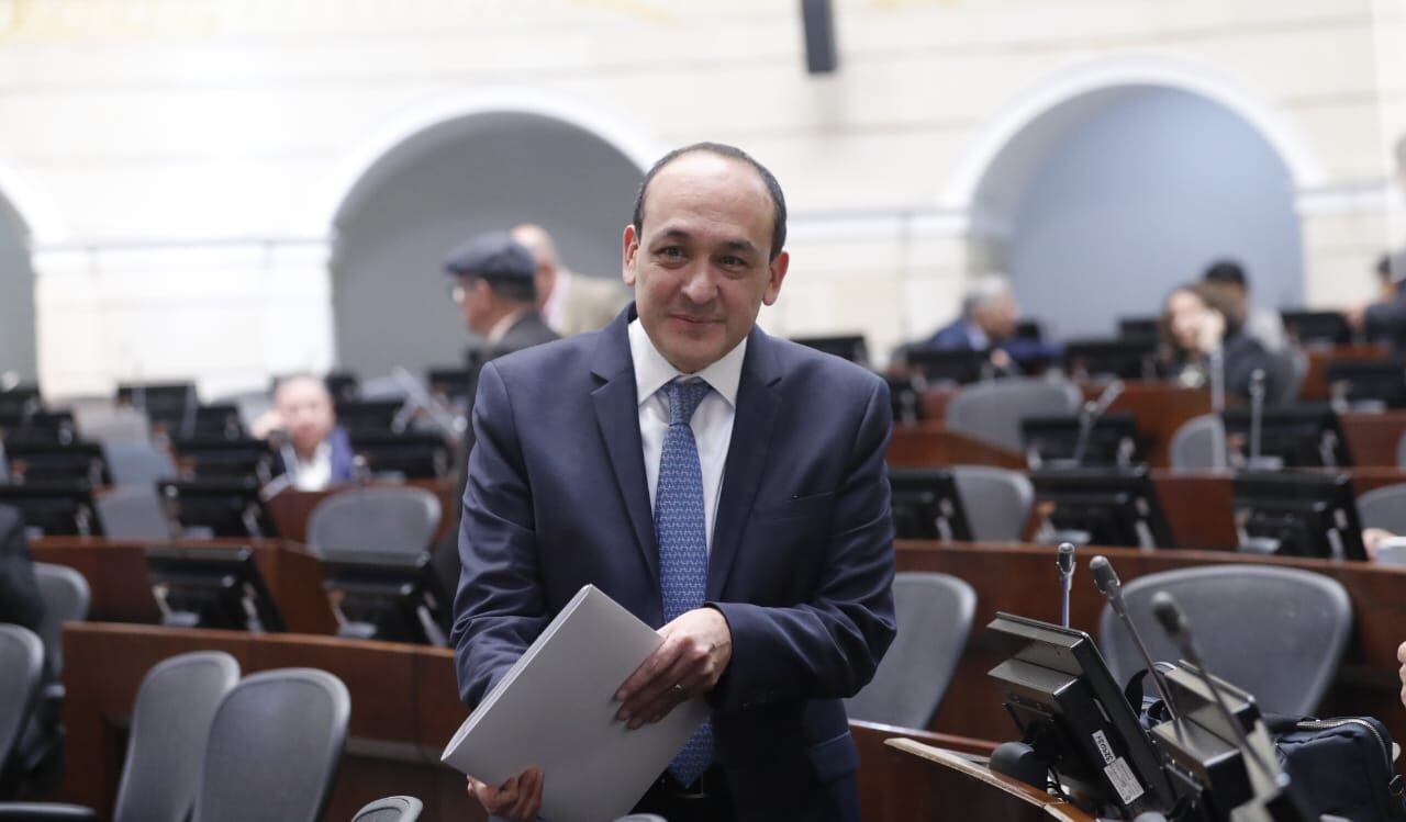 Vladimir Fernández fue elegido por la plenaria del Senado como nuevo magistrado de la Corte Constitucional.