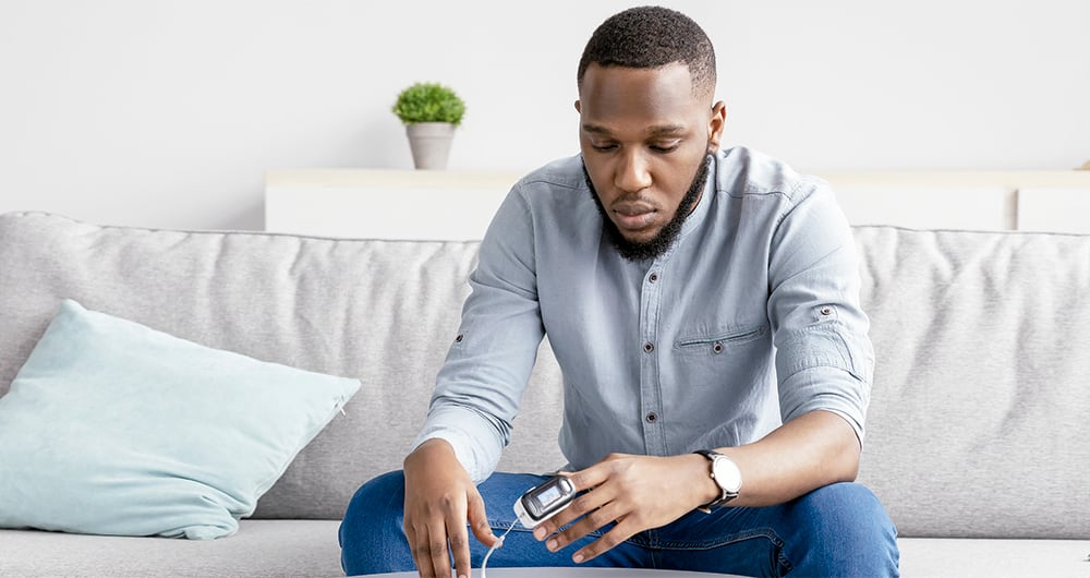 Investigadores de la Universidad de Michigan descubrieron que los oxímetros están diseñados para hombres blancos,