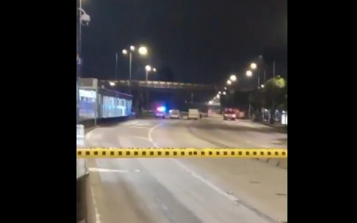 En la madrugada de este miércoles, 26 de febrero, se registró un grave accidente de tránsito en carrera 30 a la altura de la calle 64, en la localidad de Barrios Unidos, en Bogotá.