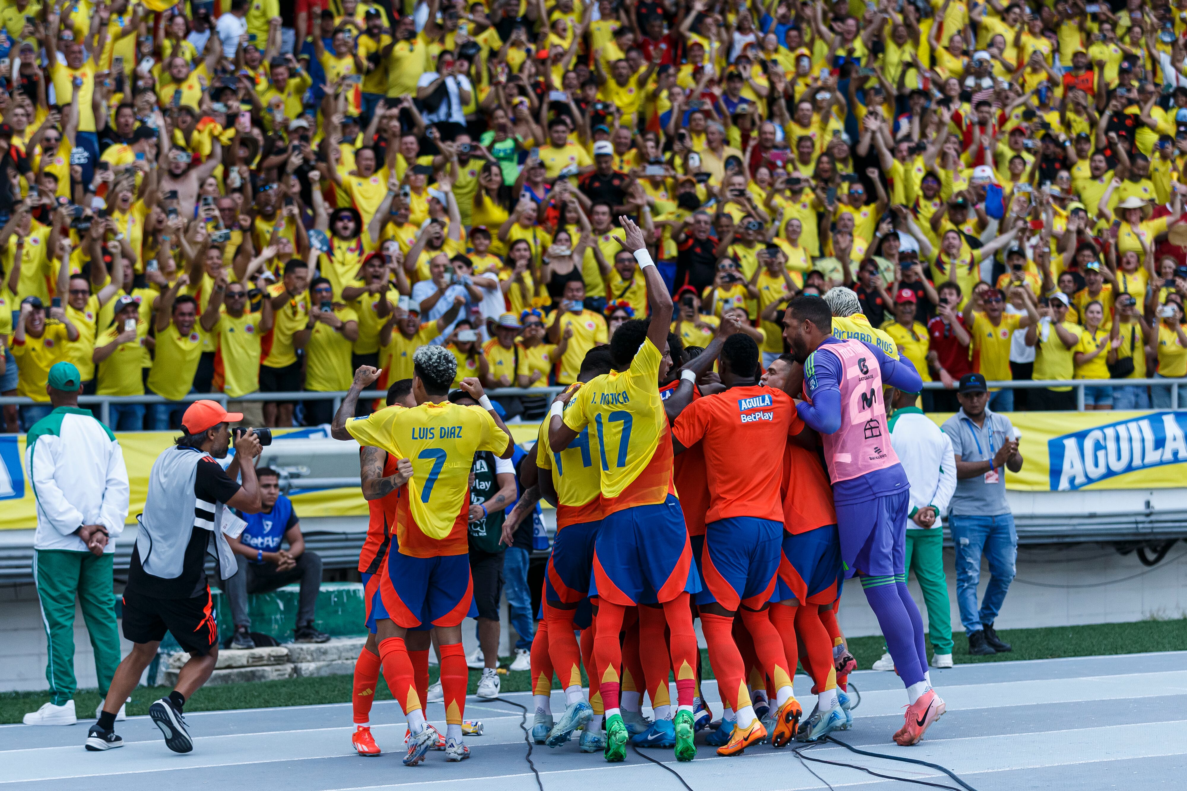 BARRANQUILLA, COLOMBIA - SEPTEMBER 10: James Rodriguez of Colombia (not in the image) celebrates his goal with his teammates during the FIFA World Cup 2026 Qualifier match between Colombia and Argentina at Roberto Melendez Metropolitan Stadium on September 10, 2024 in Barranquilla, Colombia. (Photo by Martín Fonseca/Eurasia Sport Images/Getty Images)