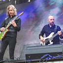 Mikael Akerfeldt y Martín Méndez de la banda sueca de rock progresivo Opeth, en el Resurrection Fest (30 de julio de 2022 en Viveiro, España.