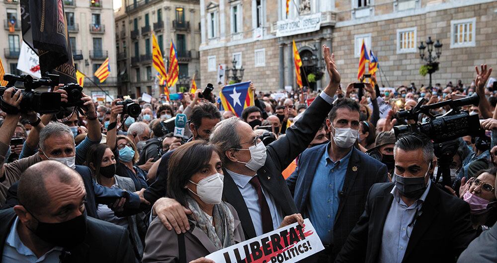 La justicia española inhabilitó a Quim Torra, presidente del gobieno de Cataluña, por año y medio para ejercer cargos públicos. 