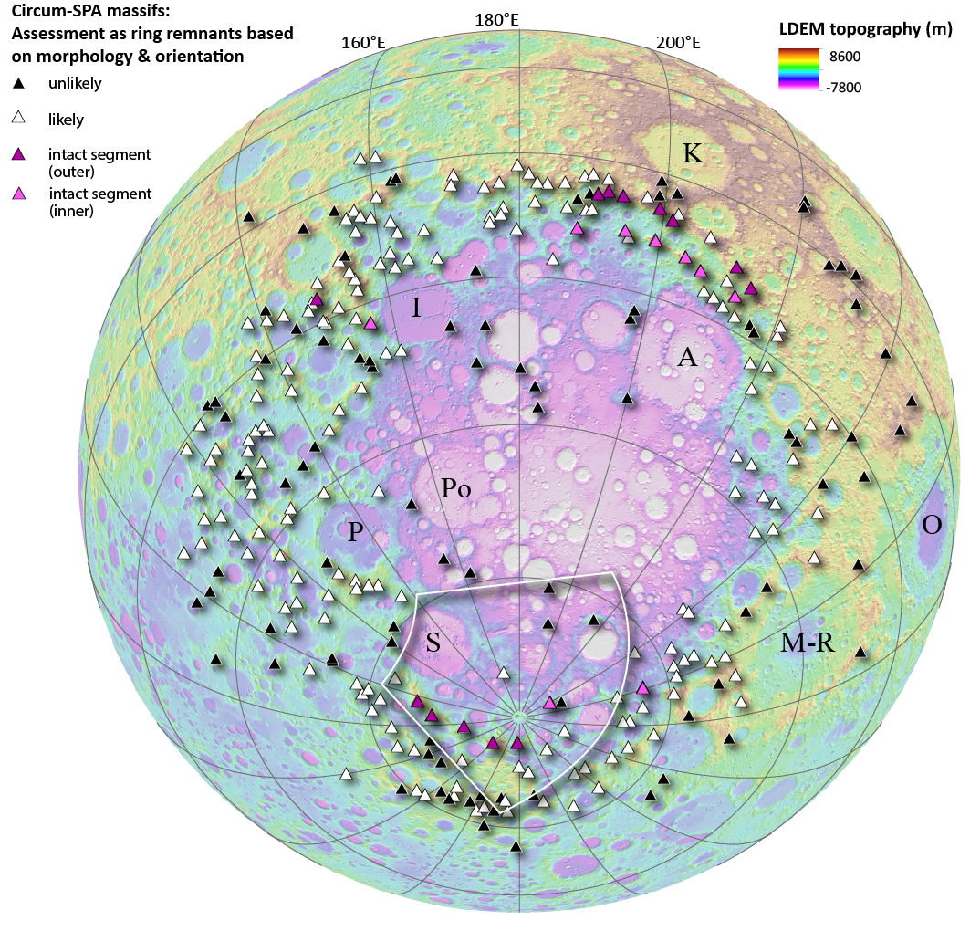 Los investigadores identificaron montañas relacionadas con el borde del cráter (triángulos) y aquellas que mejor se ajustaban a su forma (círculos) en su mapa.