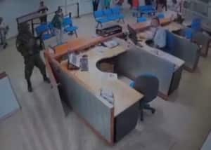 Se espera que las autoridades de Corinto, Cauca, confirmen cuánto dinero hurtaron los disidentes de las Farc de la sede del Banco Agrario.