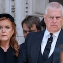 Sarah y Andrés son conocidos como “los divorciados más felices del mundo”, porque vivían bajo el mismo techo. Pero también se dice que en realidad eran socios en el crimen, como Bonnie y Clyde.