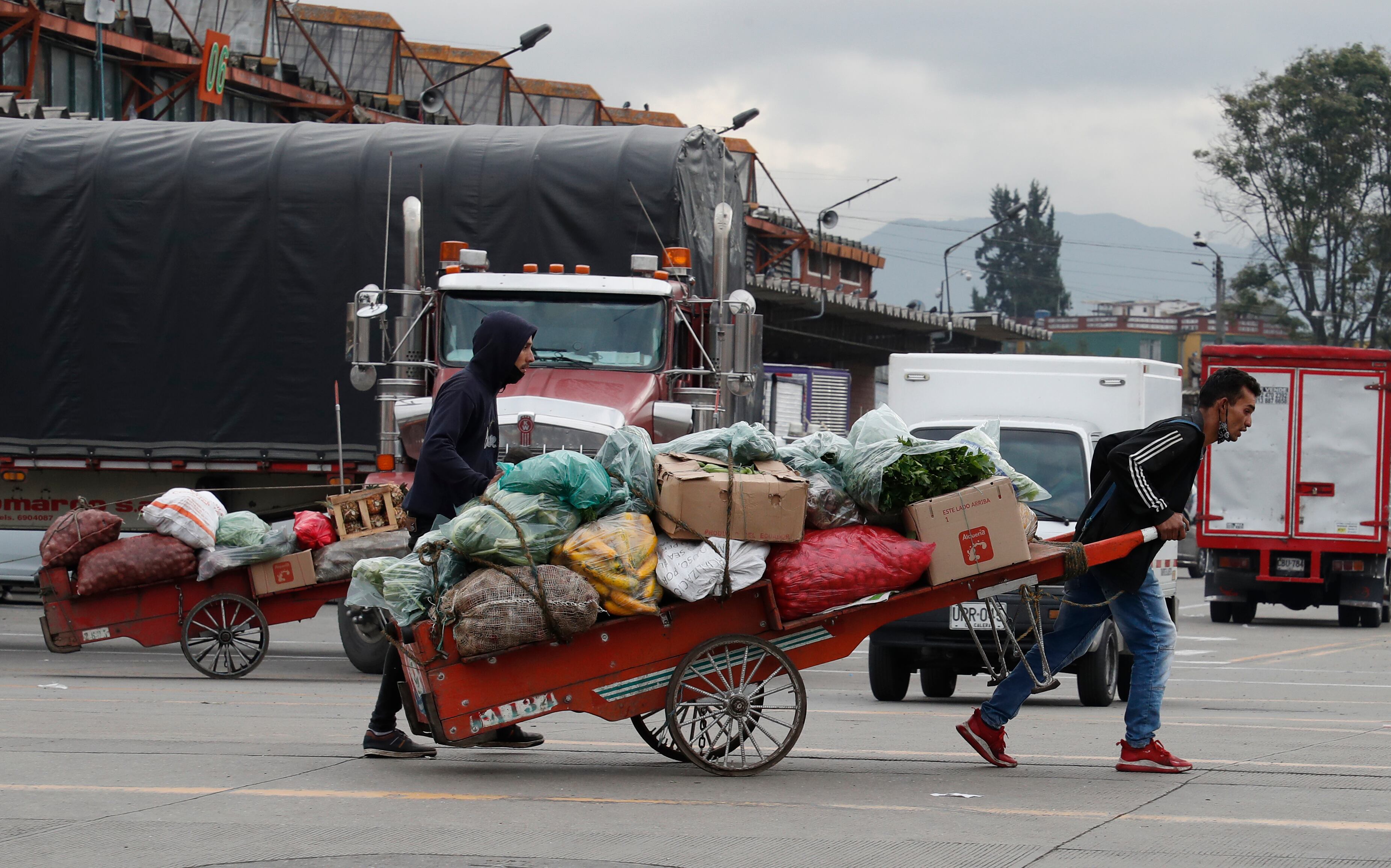 Central de Abastos de Bogotá CORABASTOS
carreteros
coteros 
Bogotá febrero 9 del 2022
Foto Guillermo Torres Reina / Semana