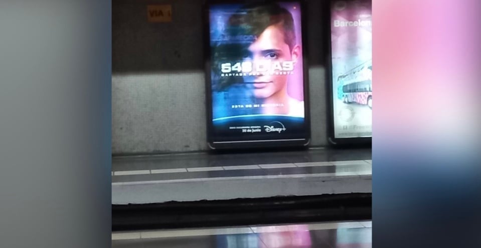 Aviso del documental sobre el caso de Patricia en Aguilar en el metro de Barcelona.