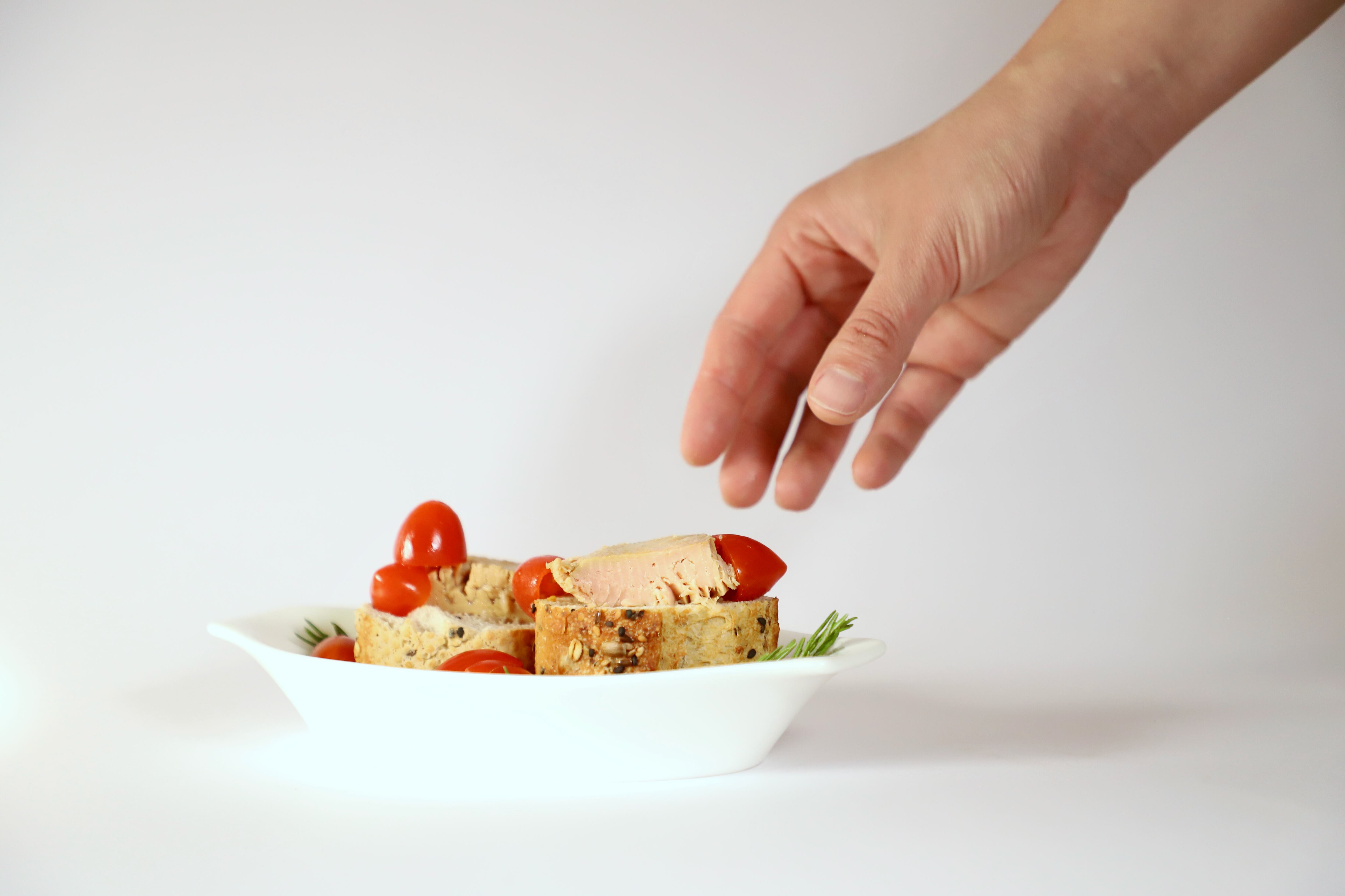 Hay ciertos tipos de alimentos que aportarán vitamina D al cuerpo humano.