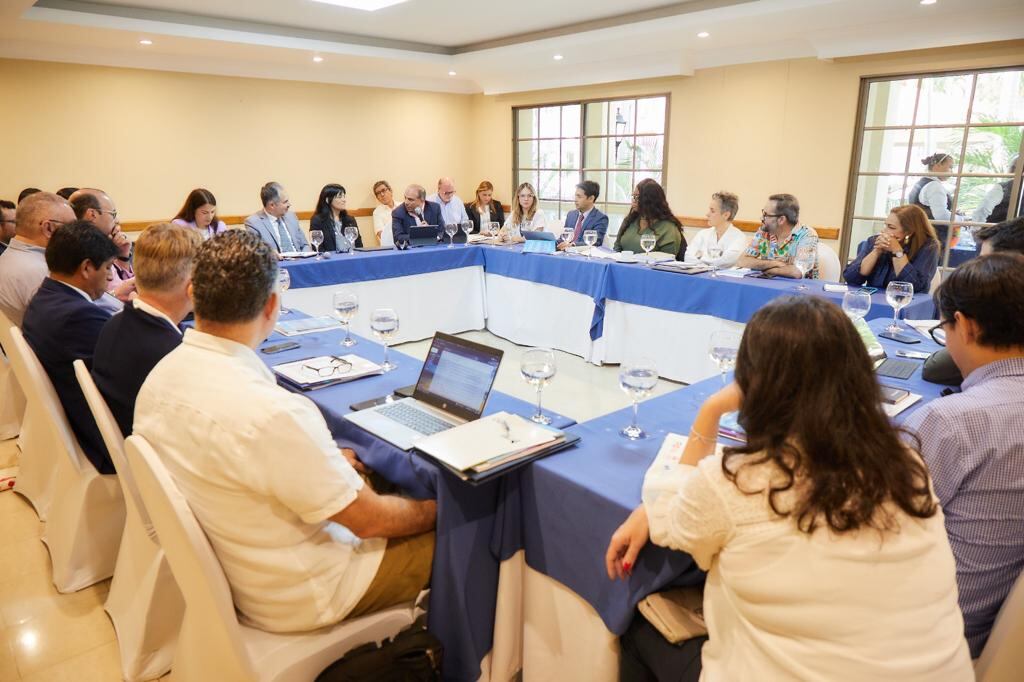 El defensor del Pueblo, Carlos Camargo, reunido con la CIDH en Barranquilla.