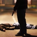 Hombre asesina a otro hombre en la calle con un arma de fuego.