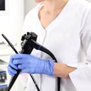 De acuerdo con la OMS, el cáncer de colon es el tercer tipo de cáncer con más diagnósticos nuevos cada año en el mundo, después del de seno y de pulmón.