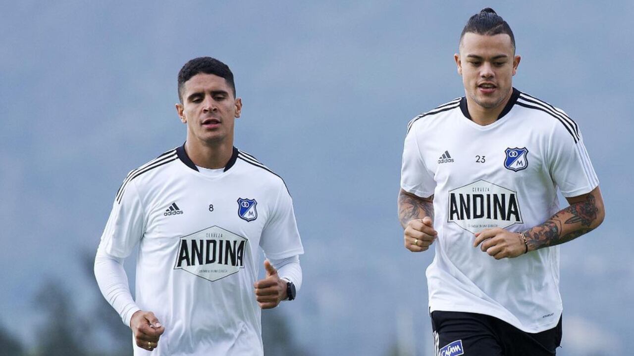 Daniel Cataño junto a Leo Castro en un entrenamiento de Millonarios