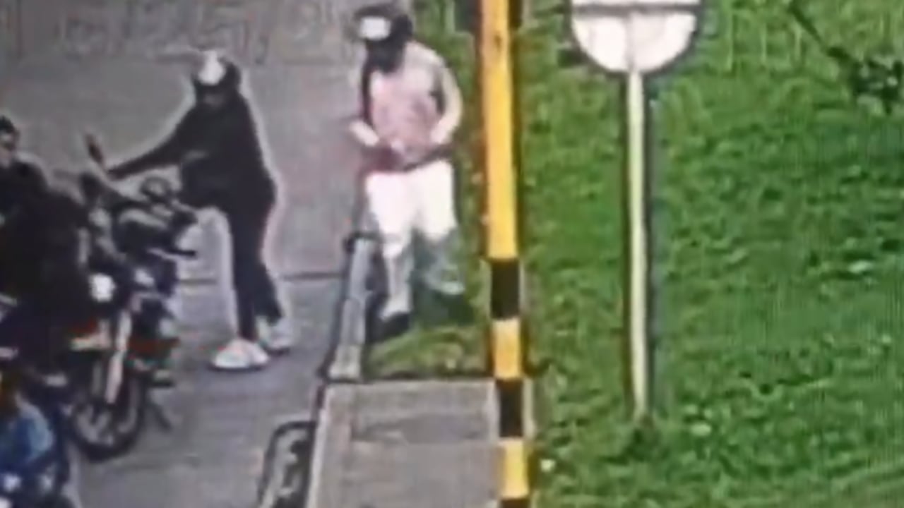 Momento de la riña entre los motociclistas.