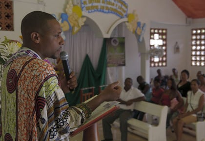 En la parroquia Divino Niño del barrio Las Américas, en Quibdó, el padre Antún Ramos demostró que se puede construir cuando hay unión.