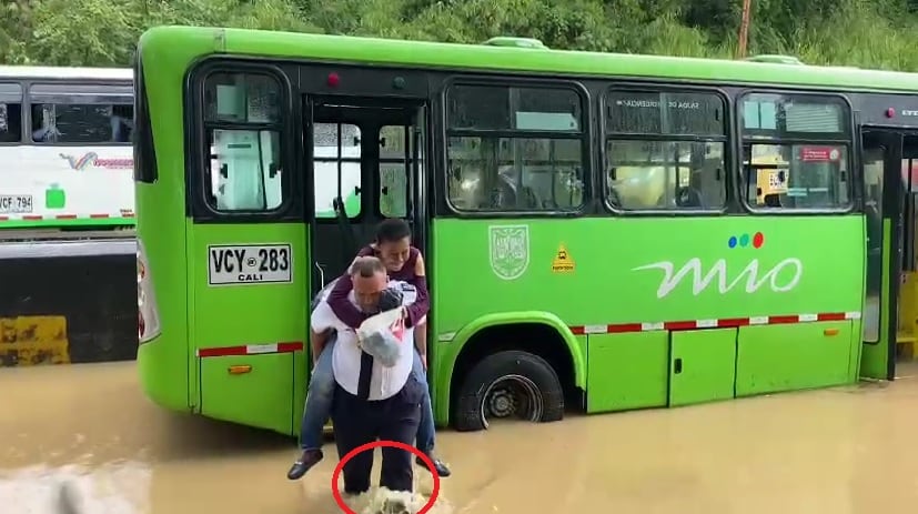 Calles de Cali inundadas y emergencias en varios puntos de la ciudad tras impresionante aguacero.