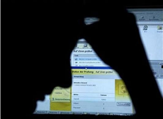 También son considerados fraudes financieros los actos ilegales cometidos en el segmento de los seguros mediante pólizas con coberturas personales de salud, vida o fallecimiento. 