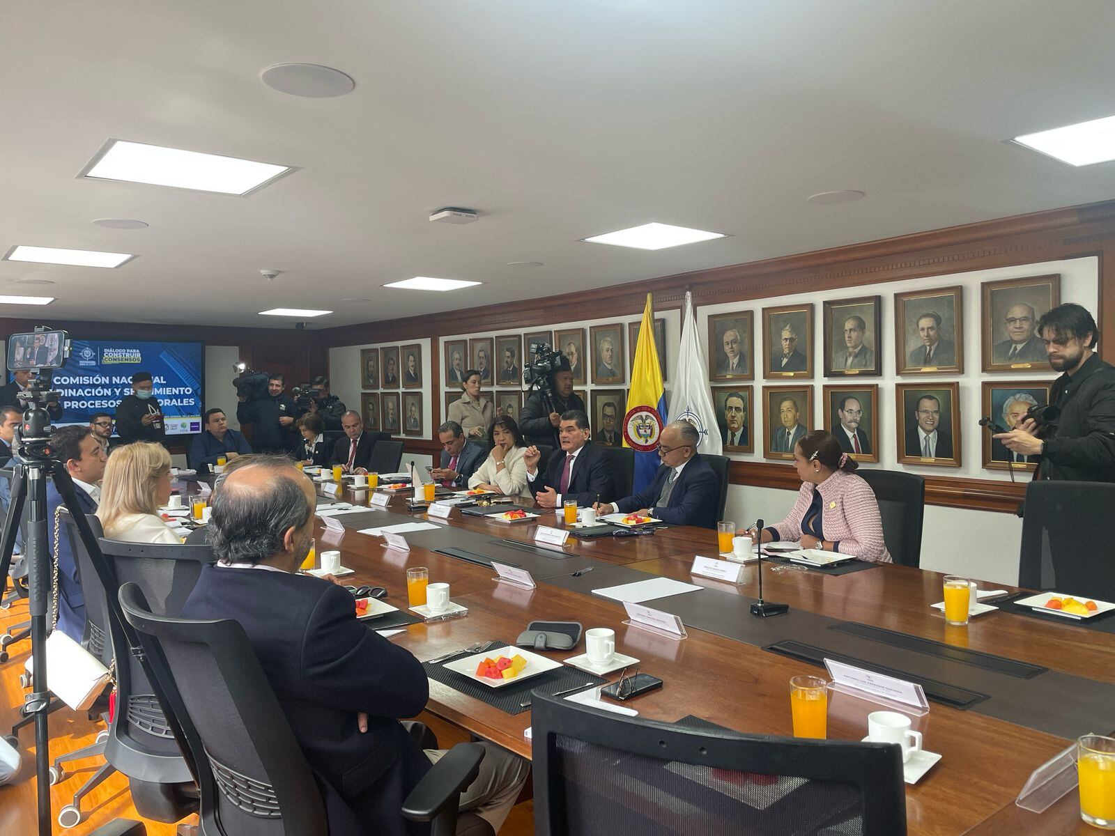 Comisión Nacional de Coordinación y Seguimiento de los Procesos Electorales se desarrolla en la Procuraduría con presencia de varios líderes políticos