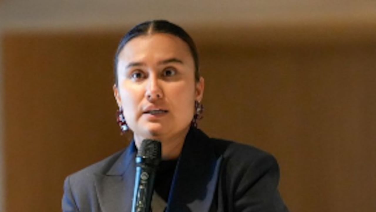 María José Navarro, exsuperintendente de la Economía Solidaria, anunció una denuncia penal contra el abogado Julián Quintana por presuntas afirmaciones falsas y ataques que, según señaló, afectarían su honra y buen nombre.