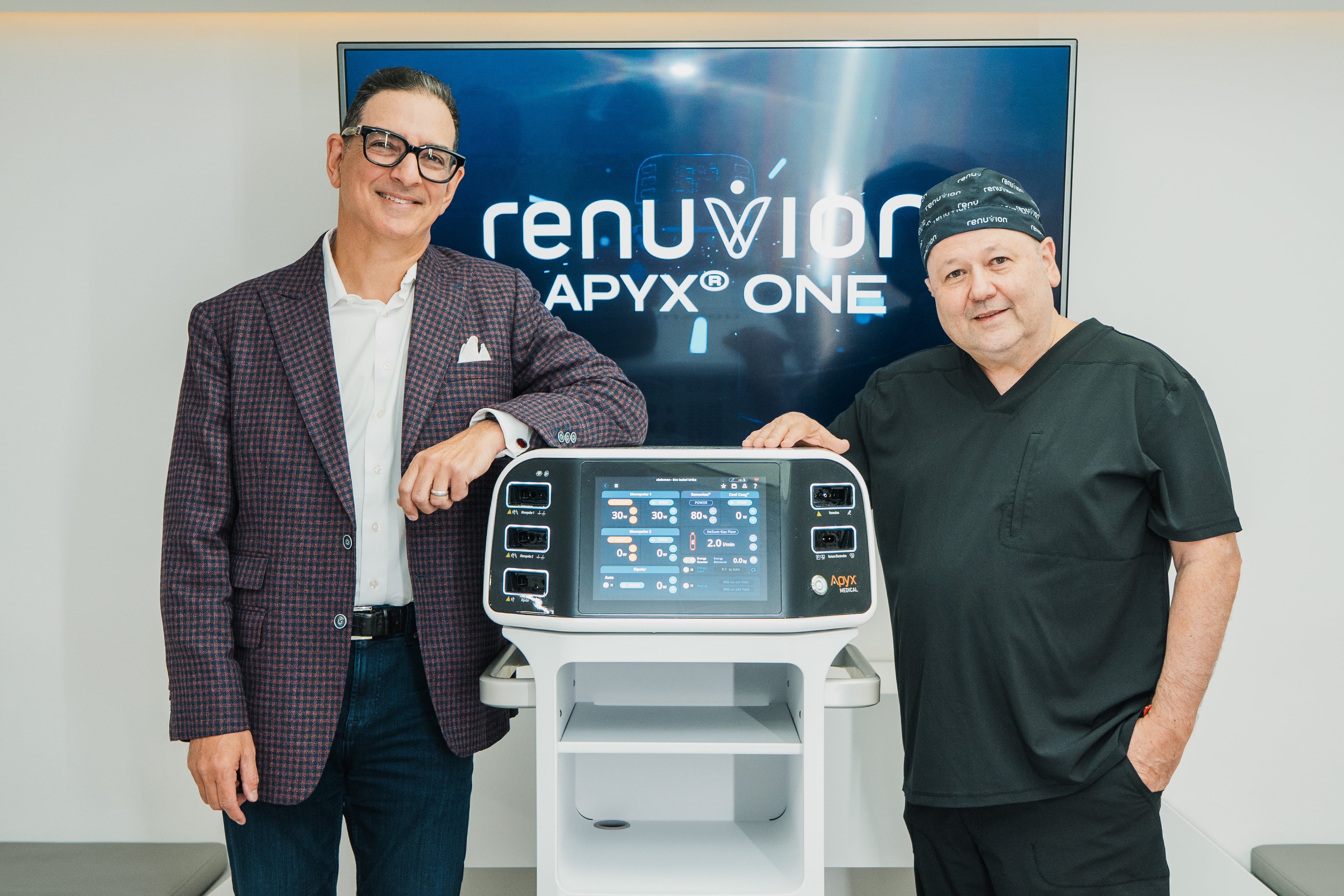 El cirujano plástico Adam Rubinstein y
el doctor Jaime Alberto Zapata.