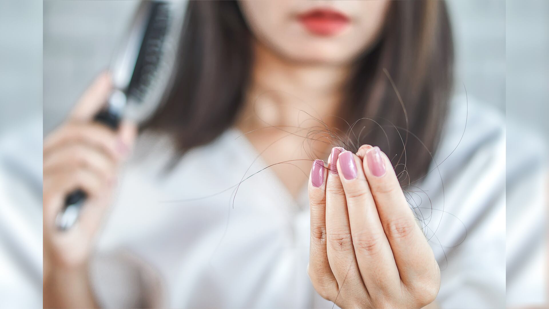 La caída del pelo se empieza a notar dos meses después de haber superado el virus.