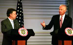 PALACIO PRESIDENCIAL, BOGOTá, COLOMBIA - 2014/06/18: Colombian President Juan Manuel Santos talks with U.S. Vice President Joe Biden during his visit to the Presidential Palace in Bogotá. The two Governments will begin negotiations to eliminate the visa for Colombian citizens as part of the Visa Waiver Program. (Photo by César Mariño García/Pacific Press/LightRocket via Getty Images)
