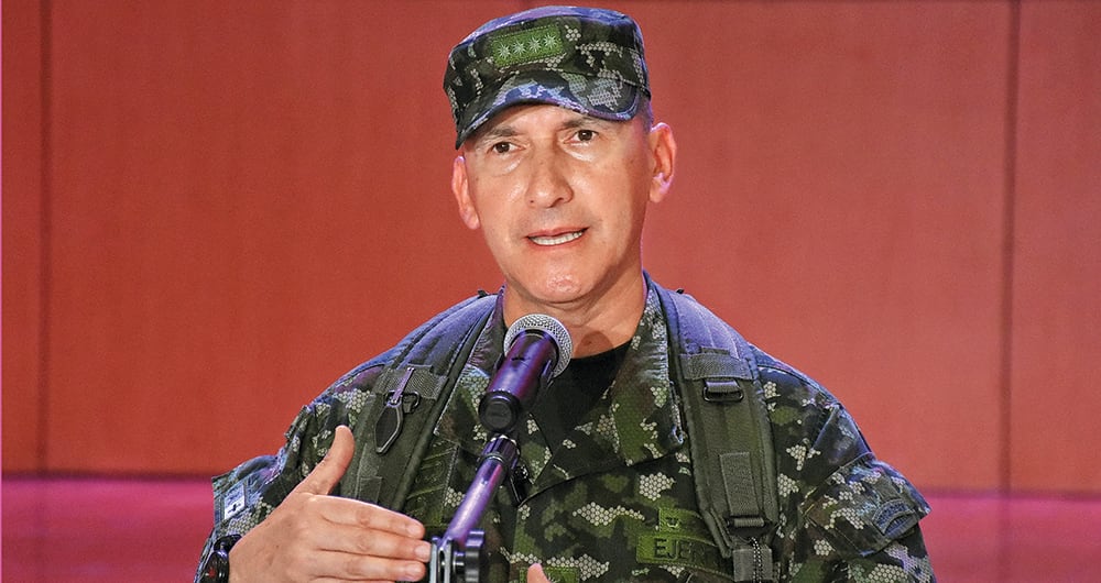 general luis mauricio ospinaComandante del Ejército 