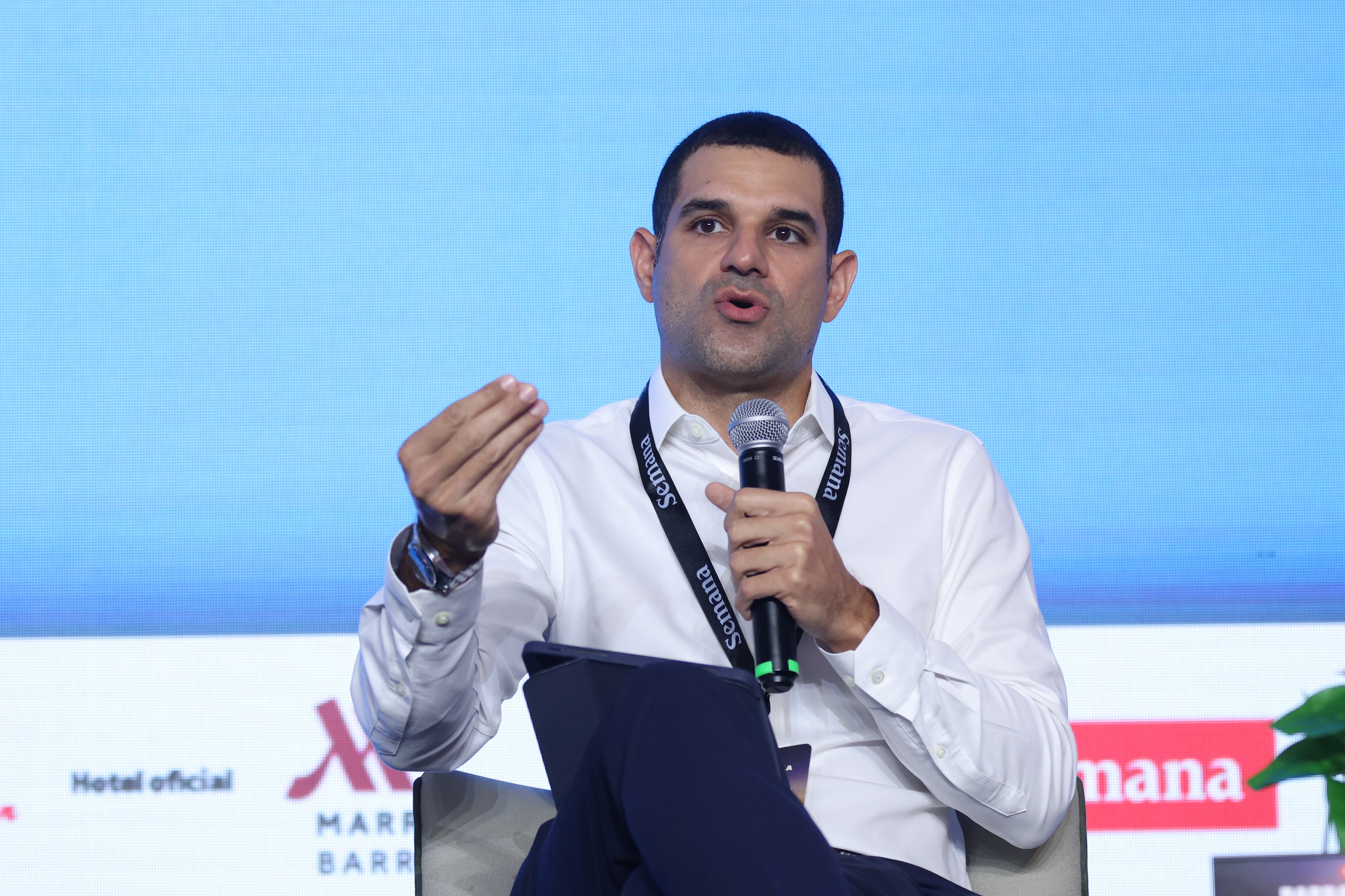 Semana por Colombia Barranquilla y Atlántico
Martes, 9 de septiembre de 2025  Barranquilla
CONVERSATORIO | Atlántico: hub de inversión y desarrollo empresarial
Manuel Fernández Ariza Presidente de la Cámara de Comercio de Barranquilla
Juan Cediel Gerente de Sostenibilidad de Ultracem
Efraín José Cepeda Tarud Presidente del Comité Intergremial del Atlántico
Gian Piero Celia Presidente del Banco Serfinanza
Modera: Carlos Enrique Rodríguez Subdirector general de SEMANA