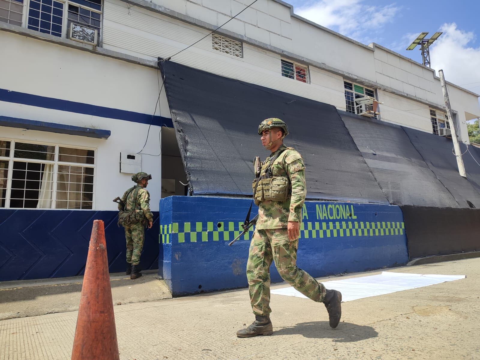 Hostigamiento a la estación de policía de Robles, corregimiento de Jamundí.