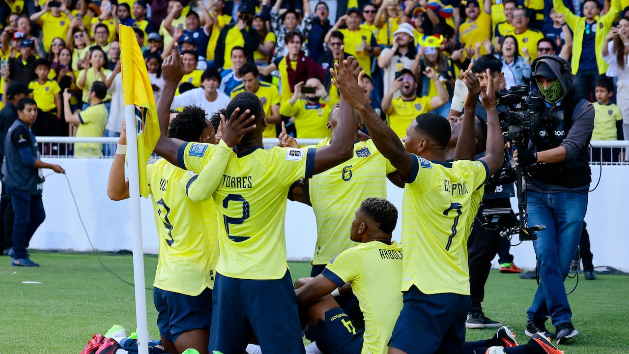QUITO, ECUADOR - SEPTEMBER 12: Felix Torres of Ecuador celebrates with teammates after scoring the team's first goal during a FIFA World Cup 2026 Qualifier match between Ecuador and Uruguay at Estadio Rodrigo Paz Delgado on September 12, 2023 in Quito, Ecuador. (Photo by Franklin Jacome/Getty Images)