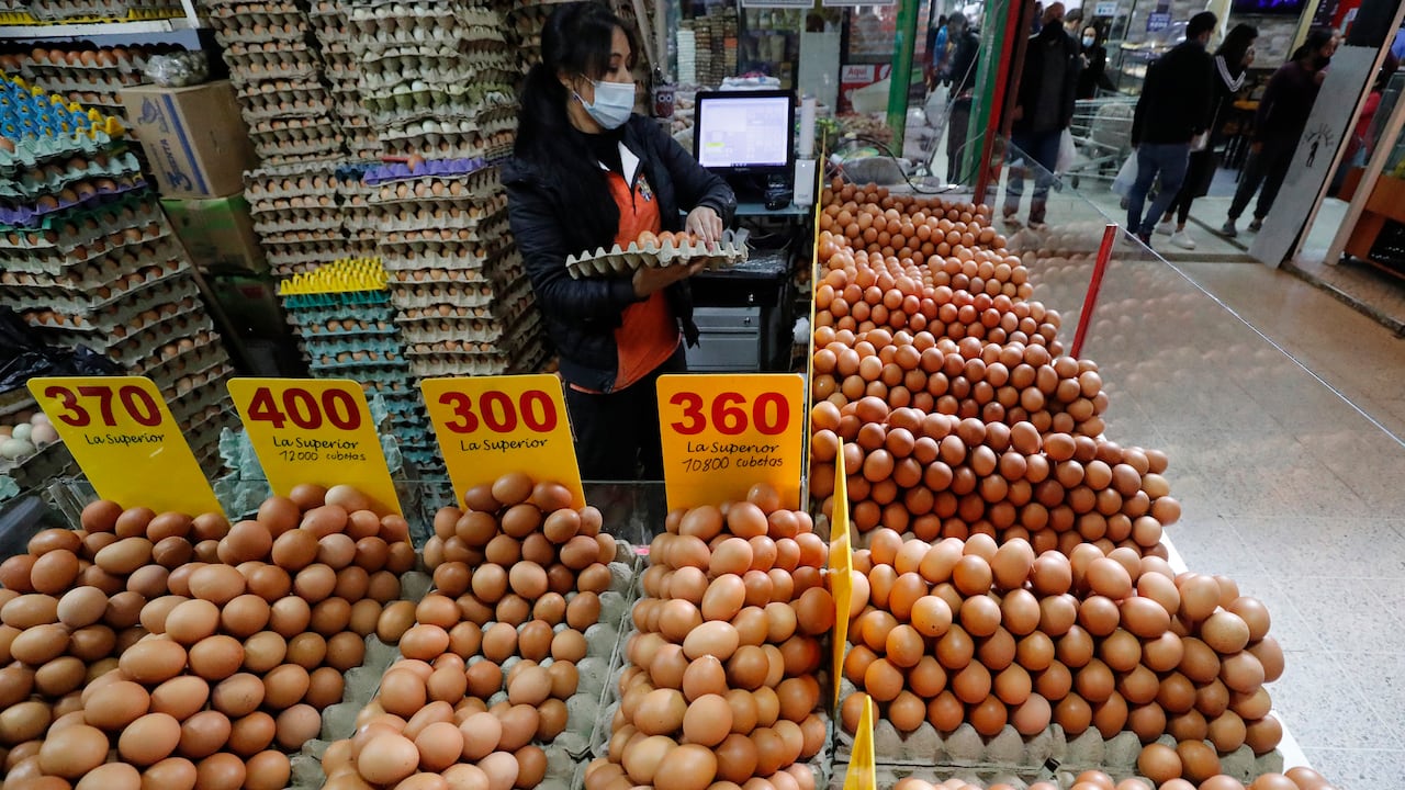 Así están los precios de las canastas de huevos en Corabastos.