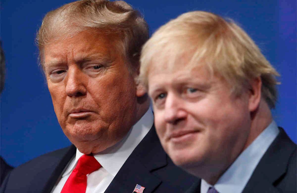 El primer ministro británico, Boris Johnson, da la bienvenida al presidente de los Estados Unidos, Donald Trump, a la cumbre de la OTAN en el hotel Grove en Watford, Londres, el 4 de diciembre de 2019. (Foto: Peter Nicholls / AFP)