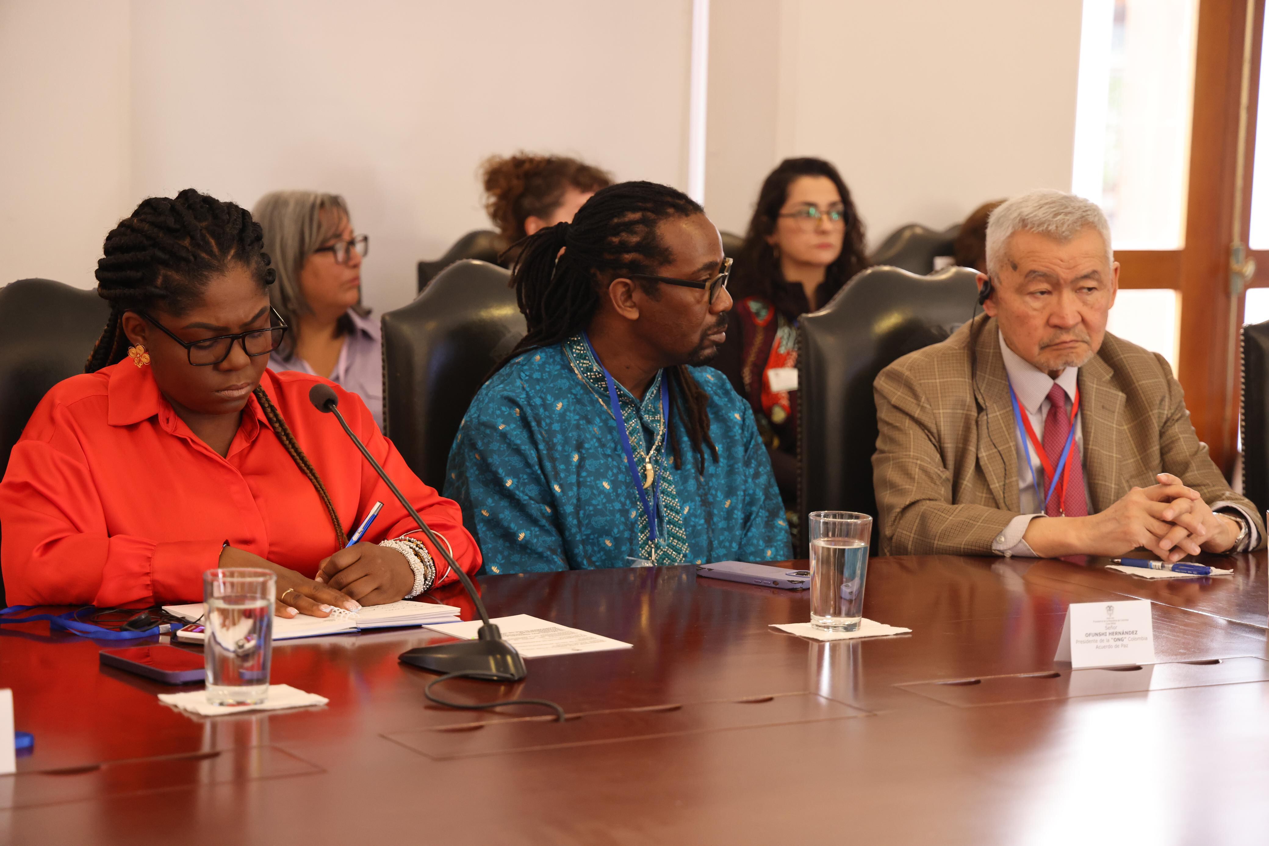 Francia Márquez participó en el congreso de Neutralidad. El experto Ofunshi fue uno de los invitados especiales.