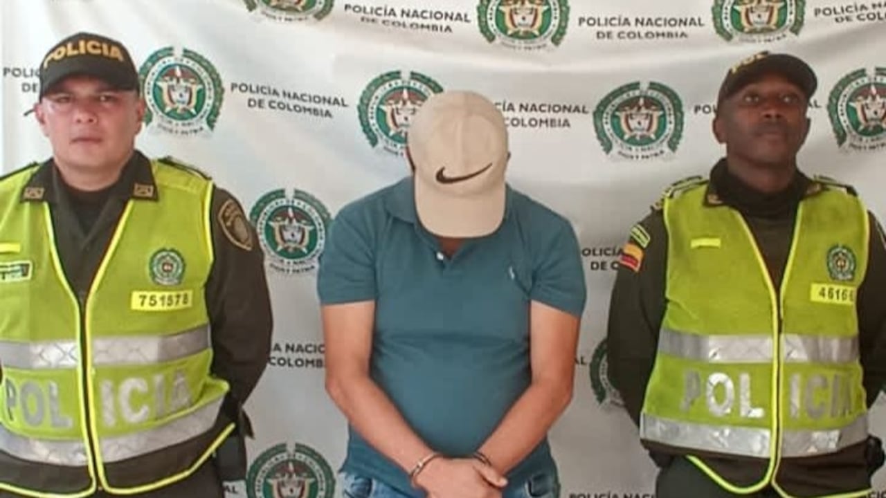 El hombre tenía orden de captura vigente por los delitos de concierto para delinquir, hurto por medios informáticos y semejantes.