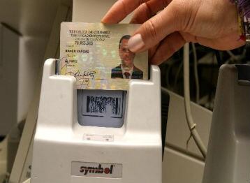 Para tramitar el pasaporte se debe presentar original de la cédula de ciudadanía vigente, en formato válido. 