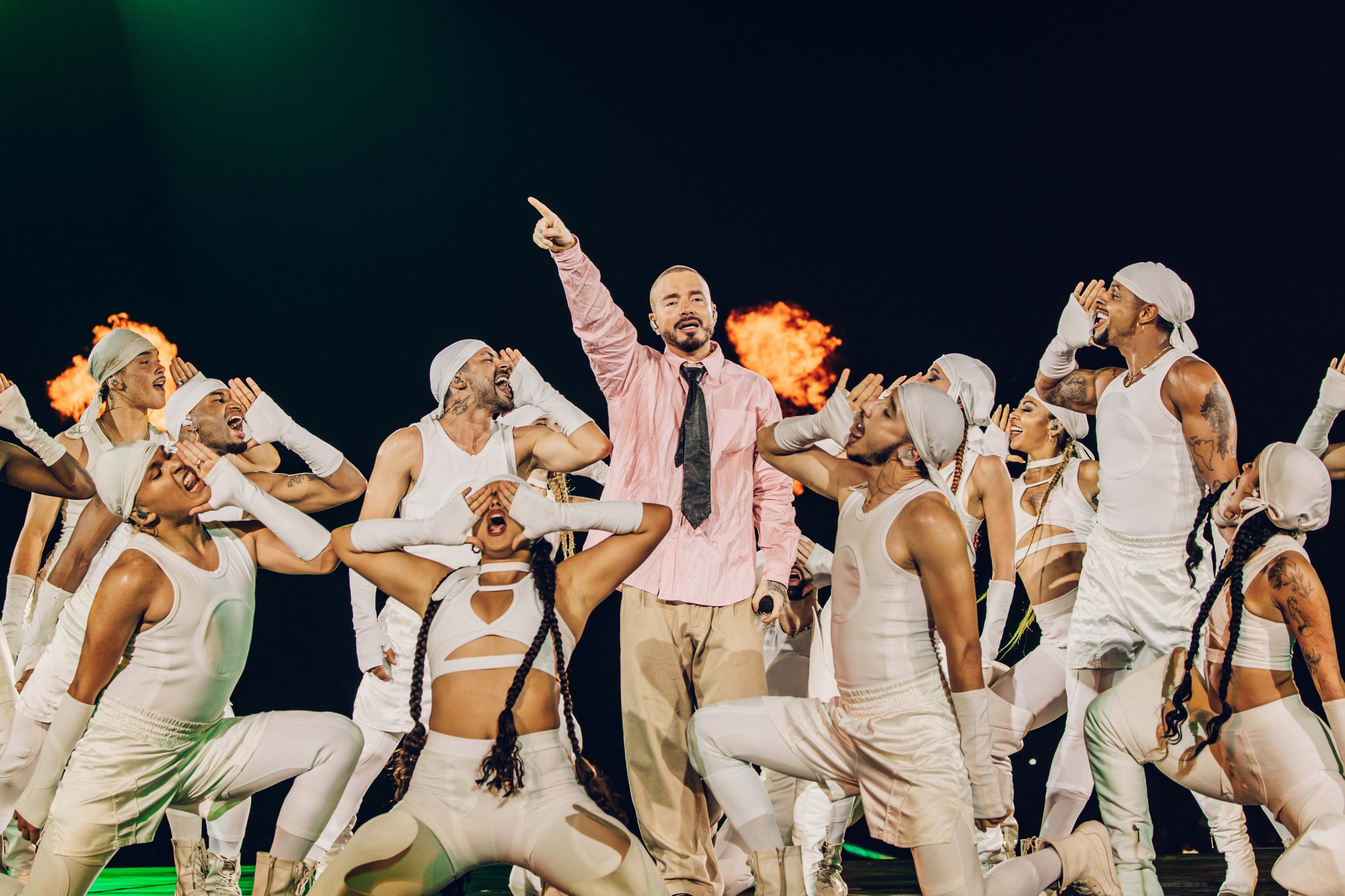 J Balvin celebró junto a más de 30.000 personas en Barranquilla, como parte de Ciudad Primavera gira de estadios.