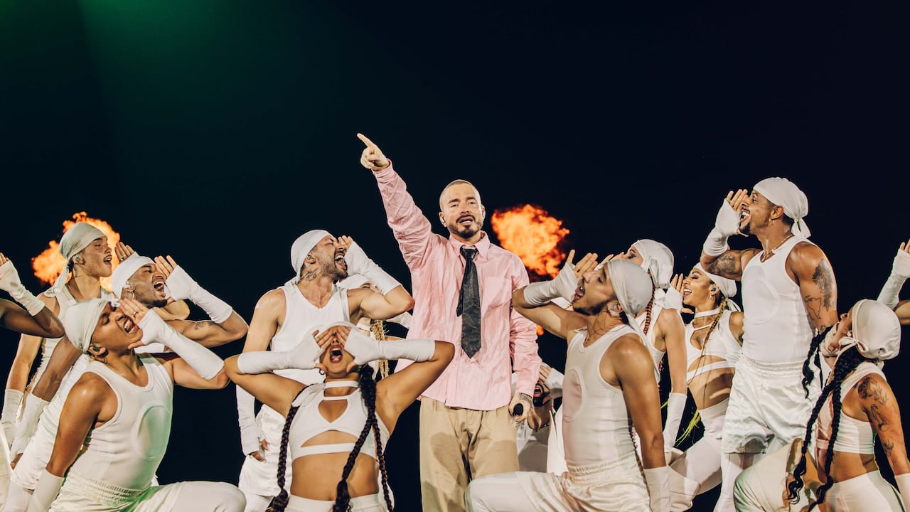 J Balvin celebró junto a más de 30.000 personas en Barranquilla, como parte de Ciudad Primavera gira de estadios.