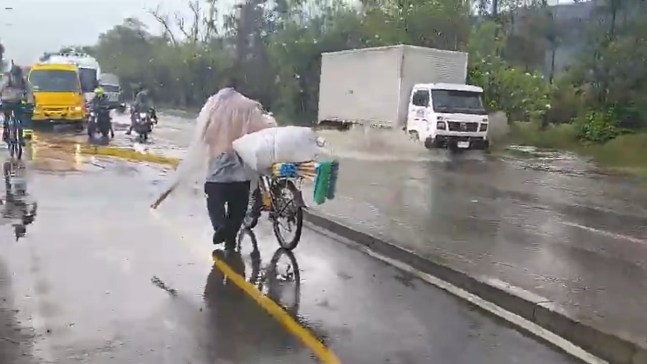 Este martes se han presentado fuertes lluvias en la capital del país.