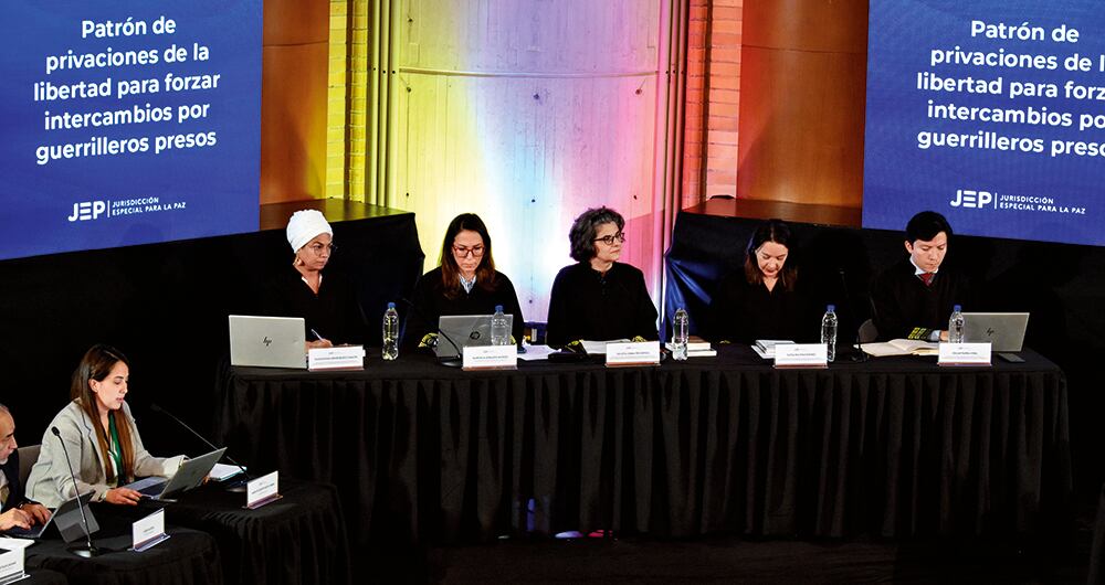 Hay polémica por viajes al exterior de 25 magistrados de la JEP en los últimos cuatro años.